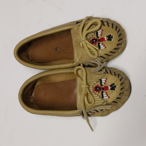 Minnetonka Kids Leather And Beaded Moccasins - Picture 1 of 8